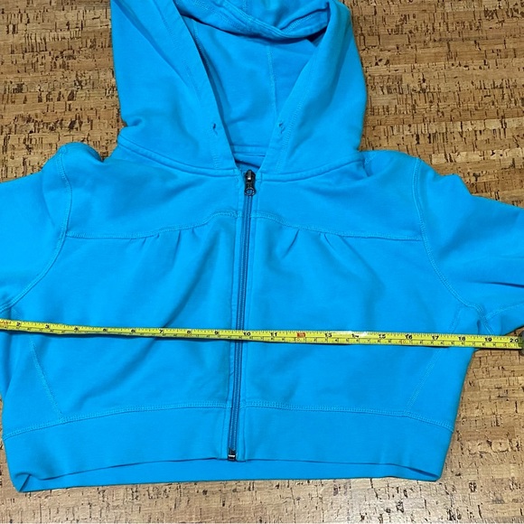 Lululemon bright blue crop hoodie w/3/4length sleeves. - Picture 4 of 5